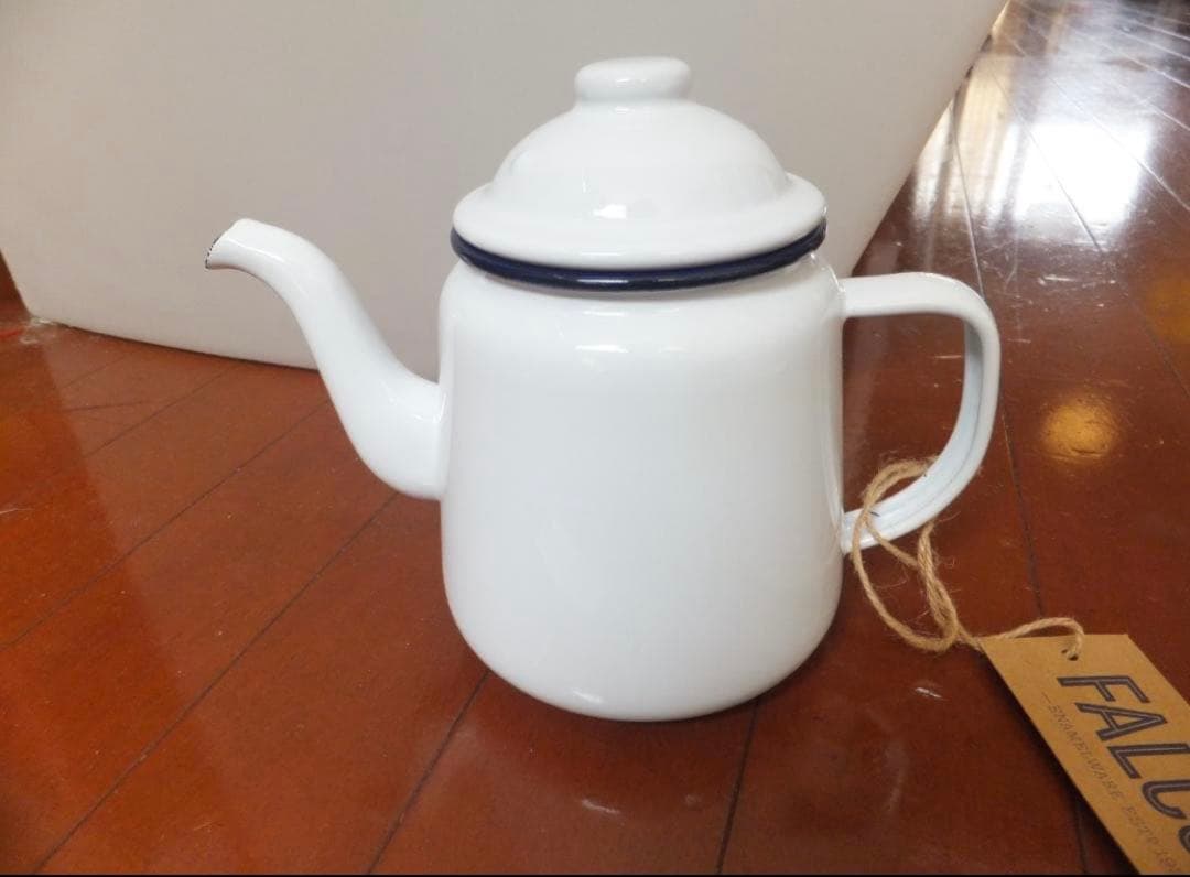 FALCONファルコンのホーローマグカップ２個とポット　未使用品