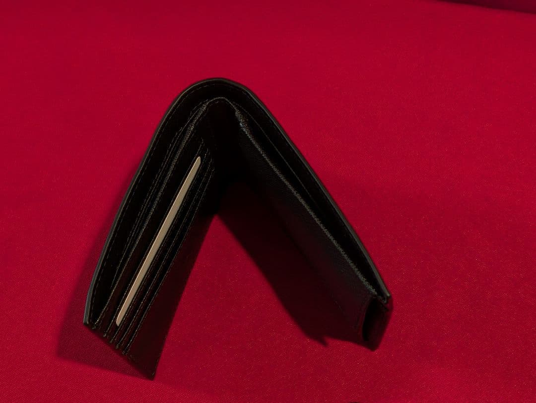 新品　EMPORIO ARMANI ブラック二つ折り財布