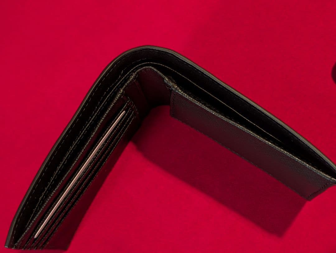 新品　EMPORIO ARMANI ブラック二つ折り財布