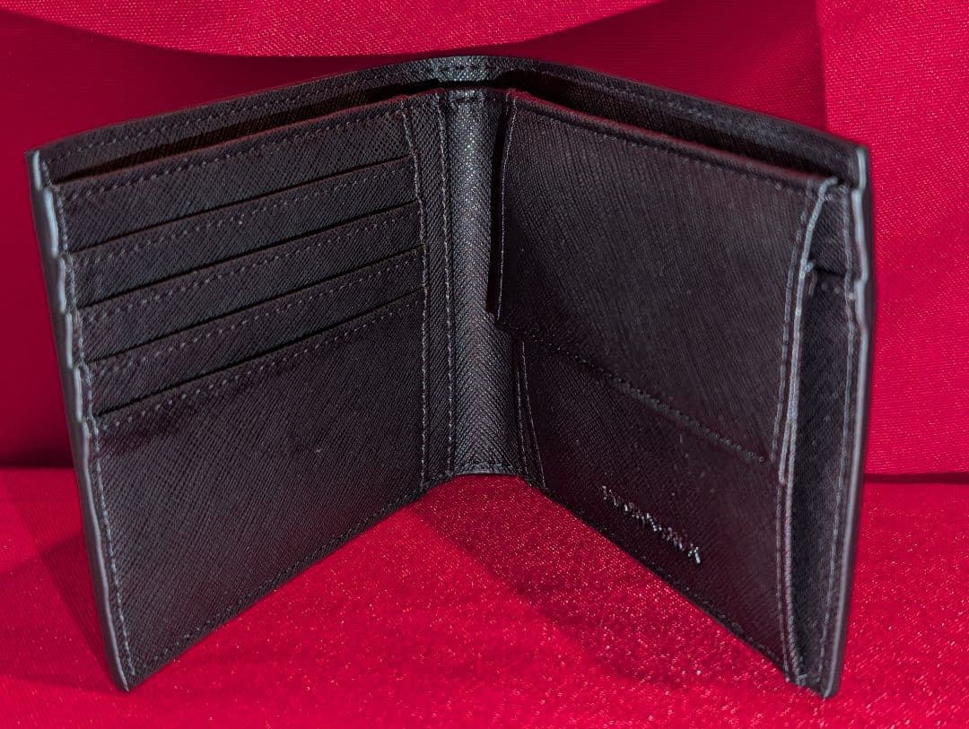 新品　EMPORIO ARMANI ブラック二つ折り財布