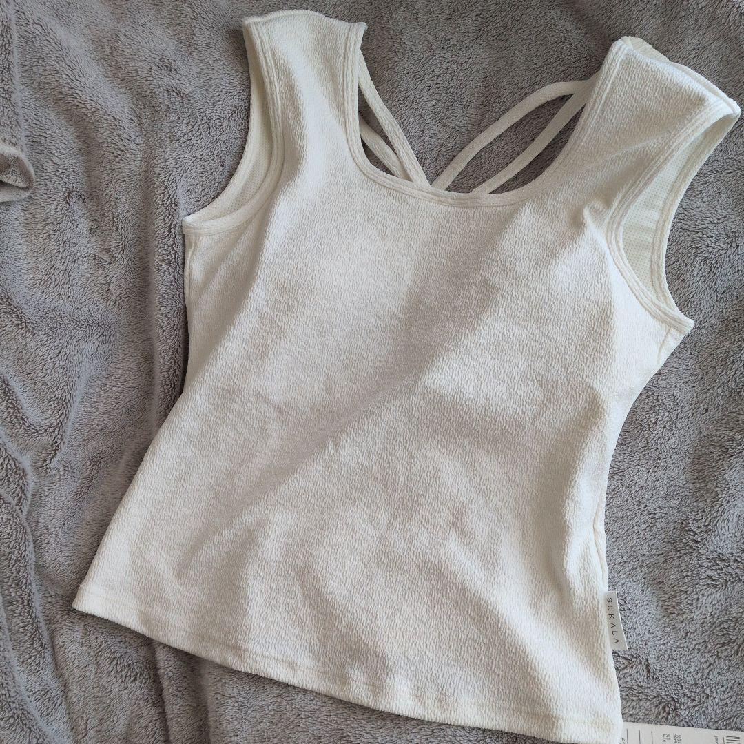 【新品】SUKALA クロスデザインショートタンクトップ白Ｓサイズ