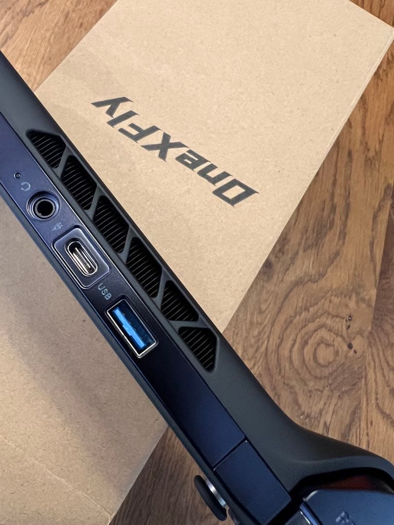 美品 ONEXFLY 国内正規AMDRyzen 7 7840U/32GB/1TB