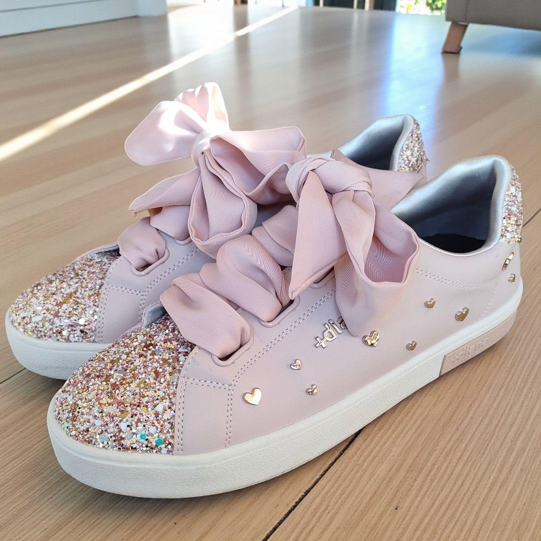 +diana プラスダイアナ バレンタイン限定　スニーカー ピンク 23.5cm