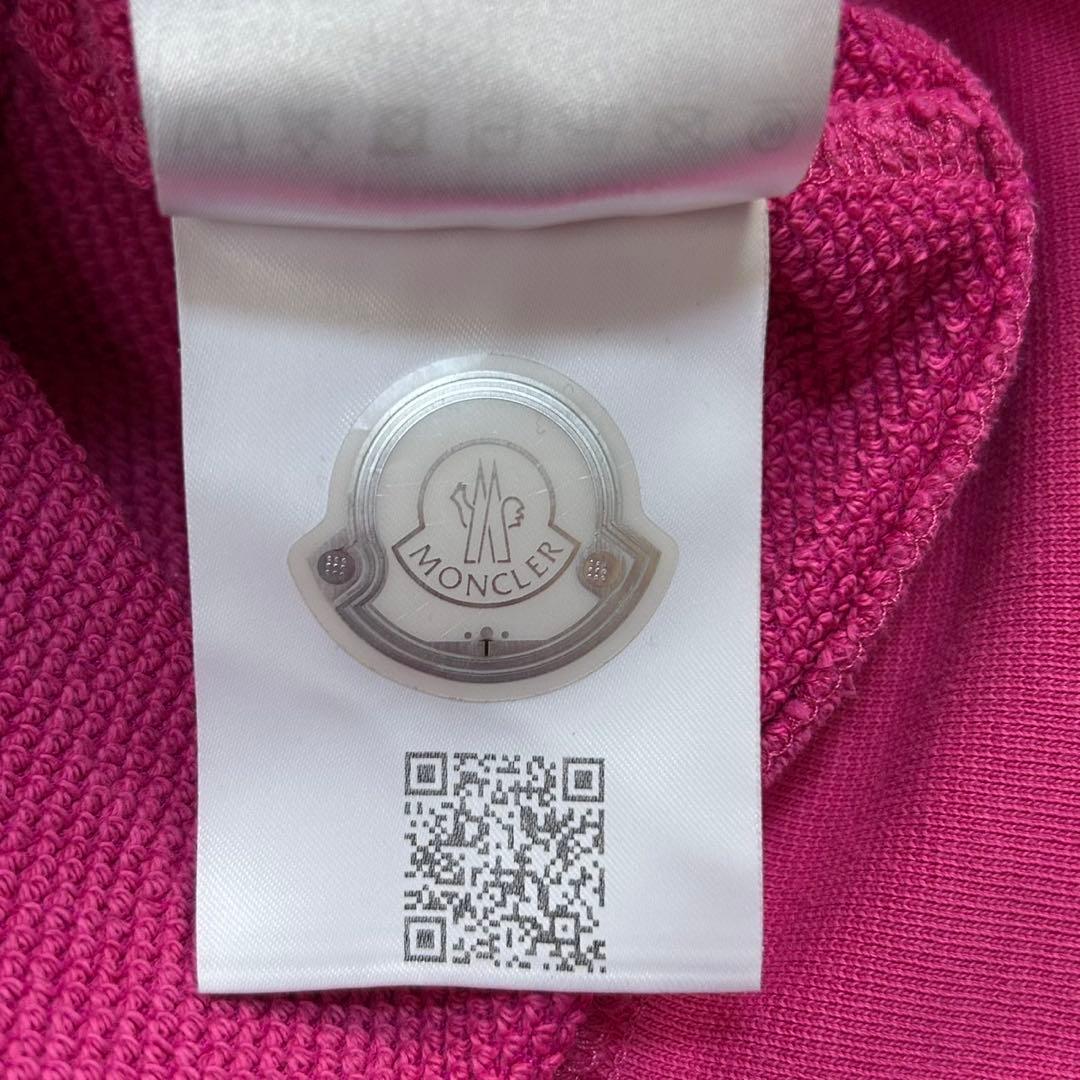 5642【希少デザイン】モンクレール☆リフレクターロゴ入りクロップド丈パーカー