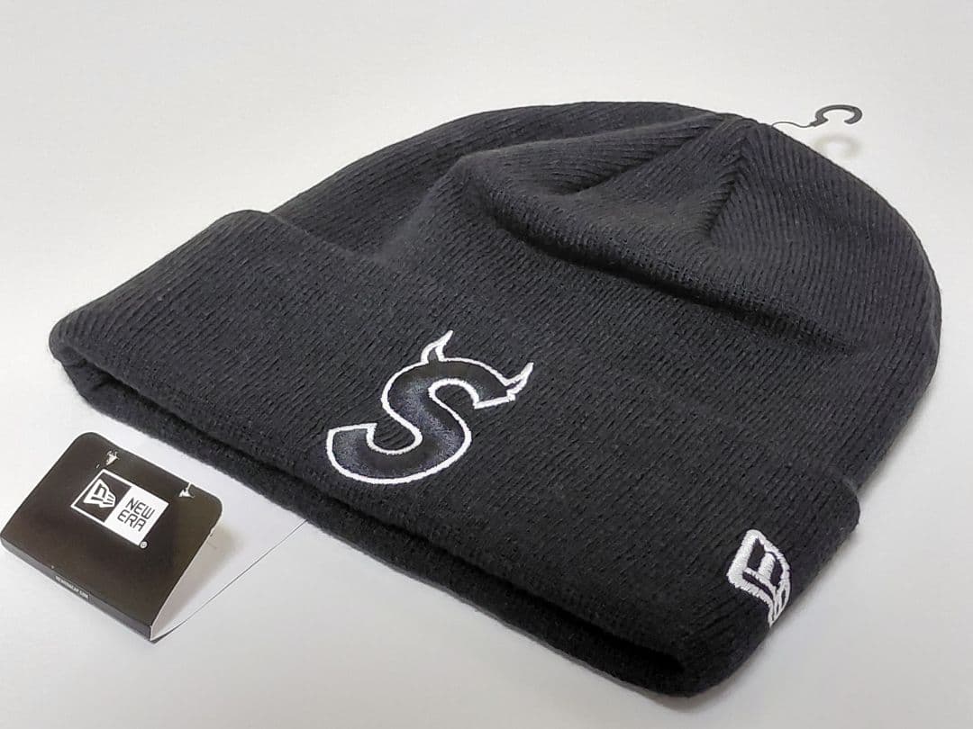 【新品】 Supreme × New Era　ツノ S Logo　Beanie