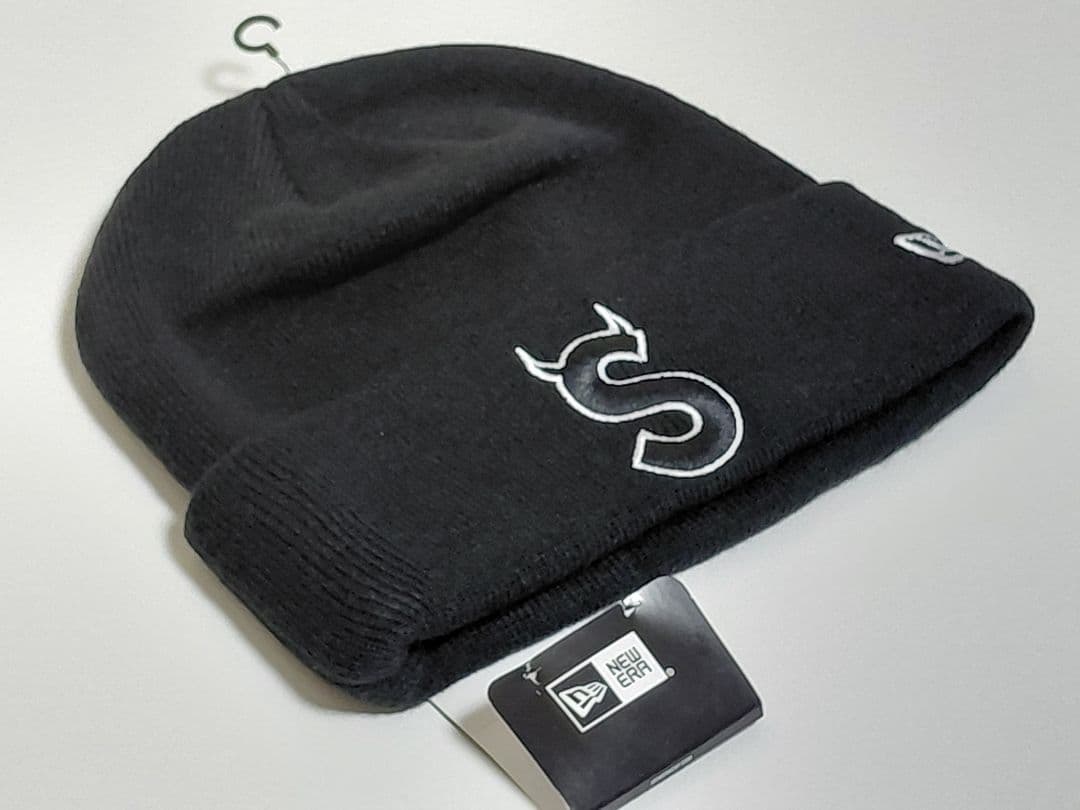 【新品】 Supreme × New Era　ツノ S Logo　Beanie