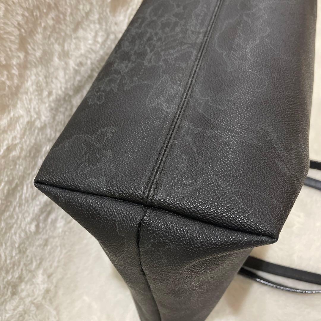 希少プリマクラッセ トートバッグ ブラック チャーム付き　世界地図柄