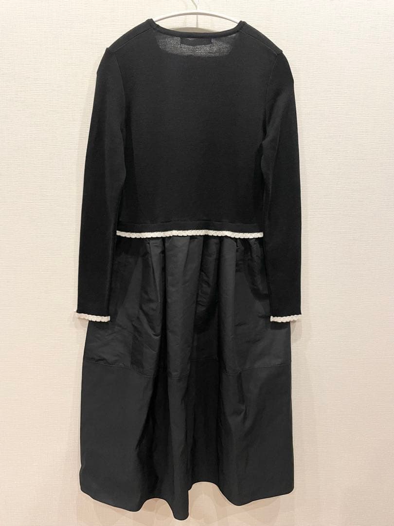 極美品　ジョリーミニョン　袖口パールメモリータフタドッキングワンピース　ブラック