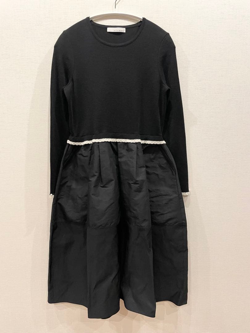 極美品　ジョリーミニョン　袖口パールメモリータフタドッキングワンピース　ブラック