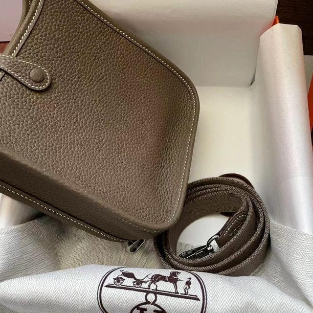 HERMES エブリン　tpm エトゥープ