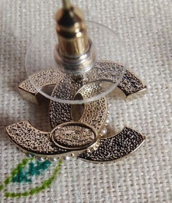 CHANELシャネル ココ ロゴ/パール ピアス