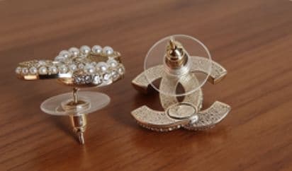 CHANELシャネル ココ ロゴ/パール ピアス