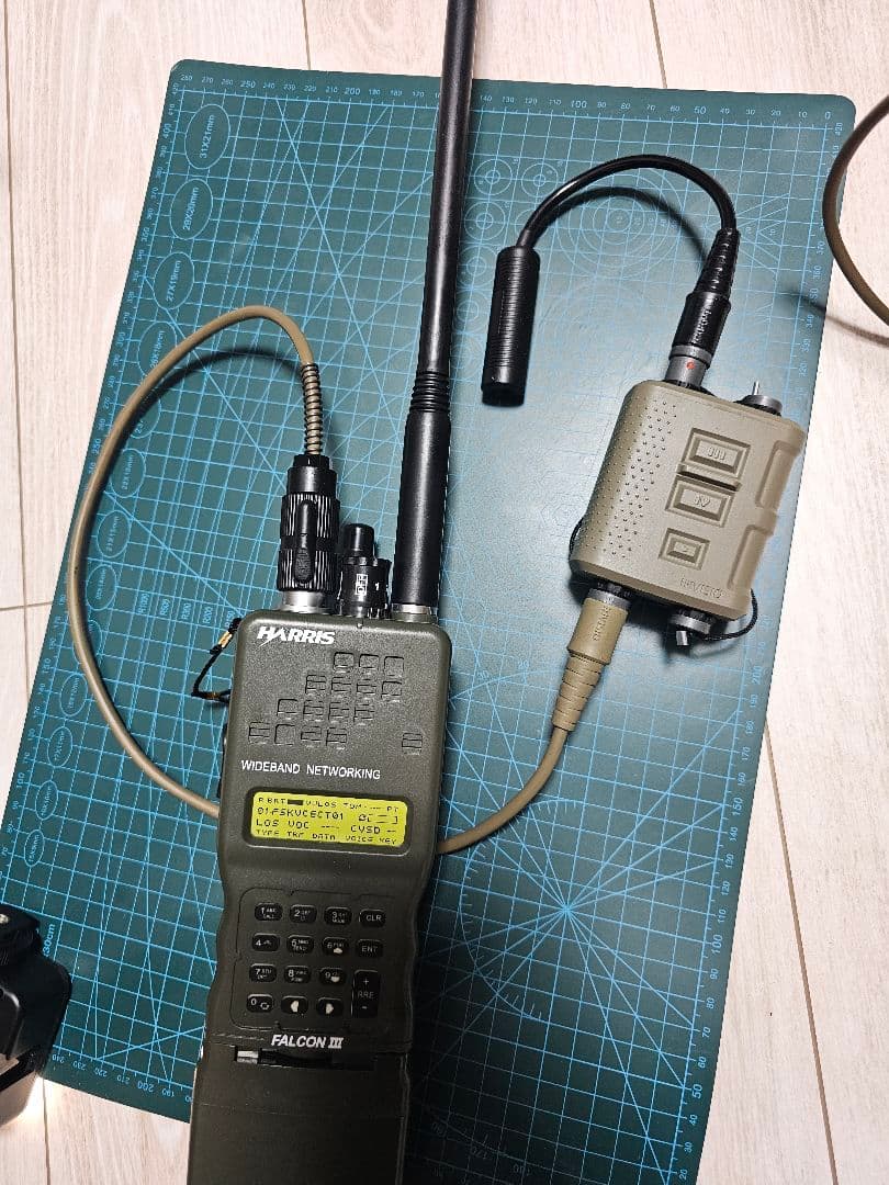 INVISIO V60 PTTのダミーモデル+ケーブル追加