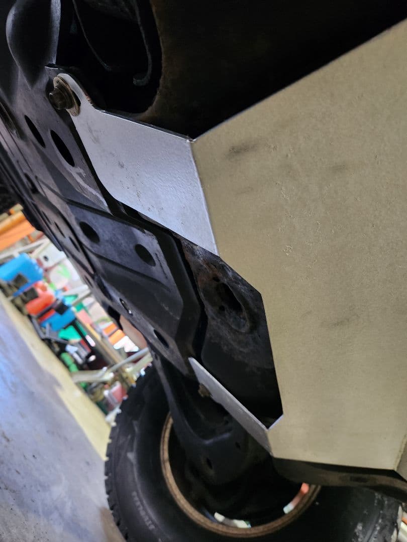 ヤじ　ランクル100アンダーガード 製作品