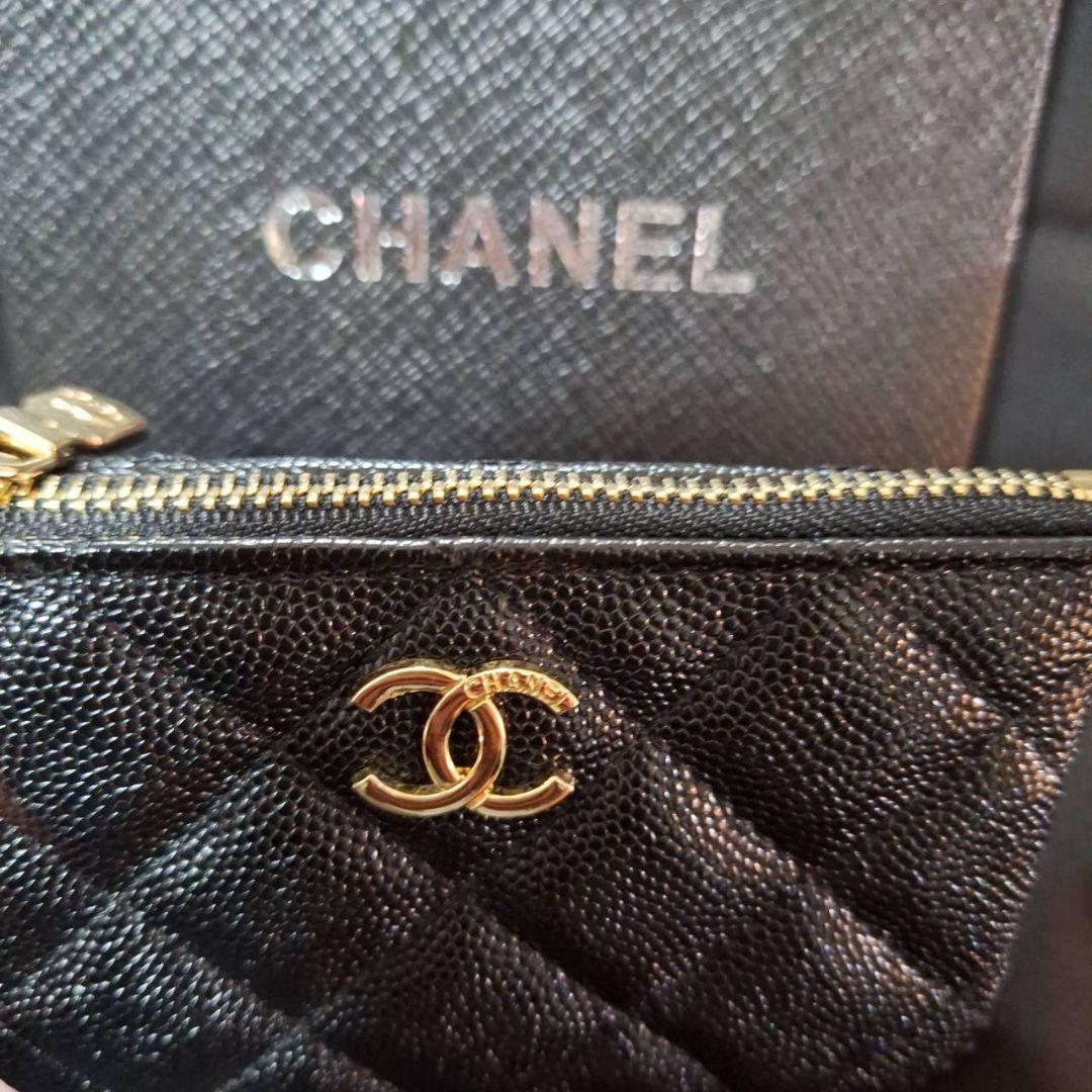 大人気‼️CHANELゴールドロゴ キルティングケース ノベルティ♡