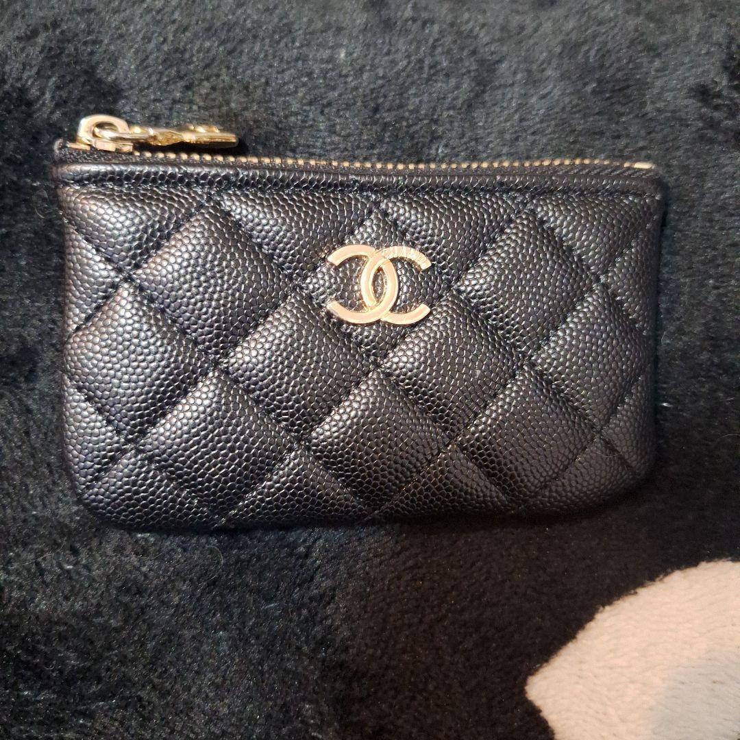 大人気‼️CHANELゴールドロゴ キルティングケース ノベルティ♡