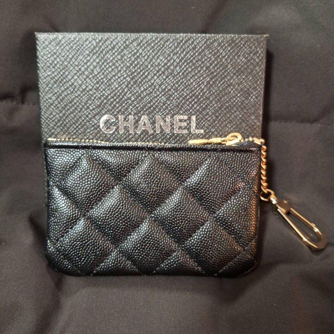 大人気‼️CHANELゴールドロゴ キルティングケース ノベルティ♡