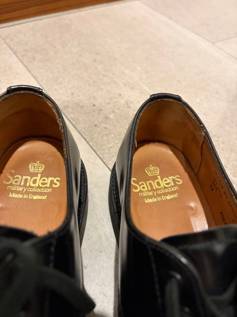SANDERS ポリッシュドレザー キャップトゥシューズ