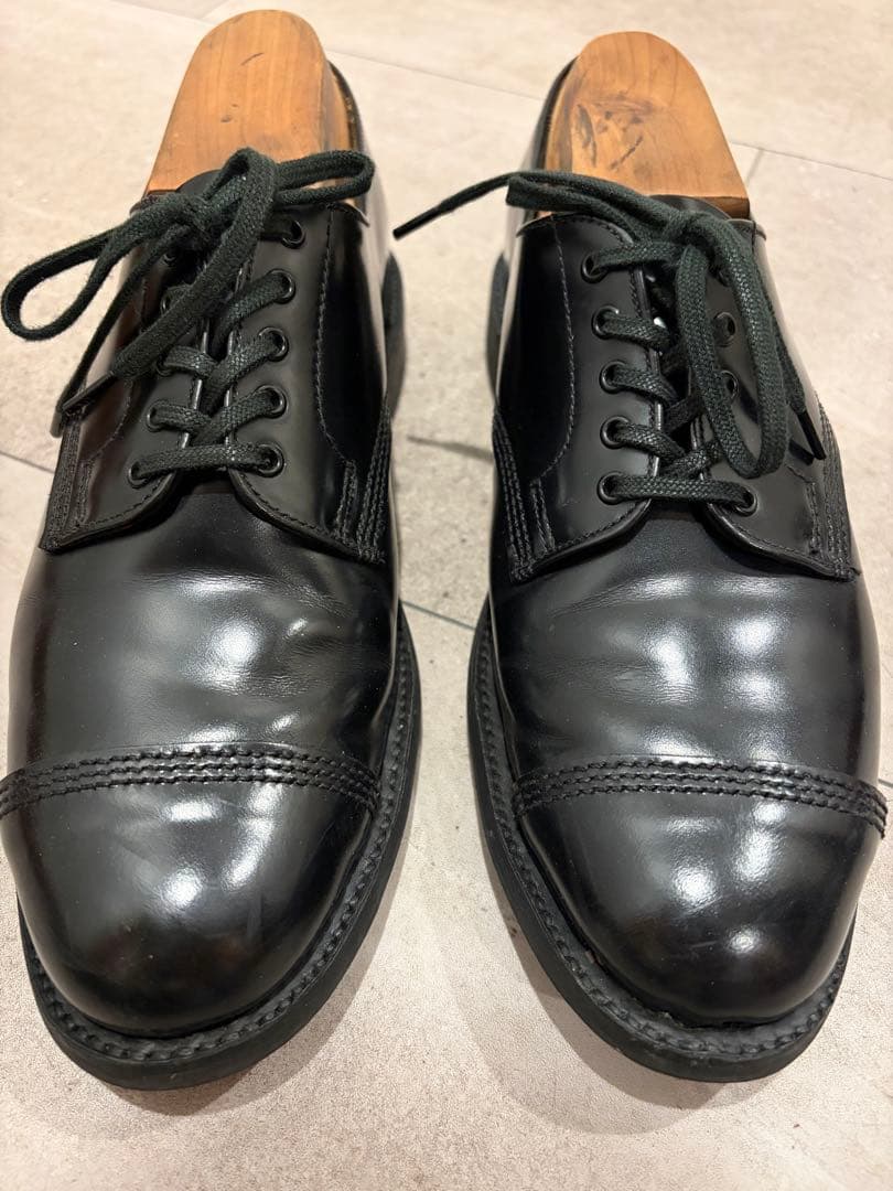 SANDERS ポリッシュドレザー キャップトゥシューズ