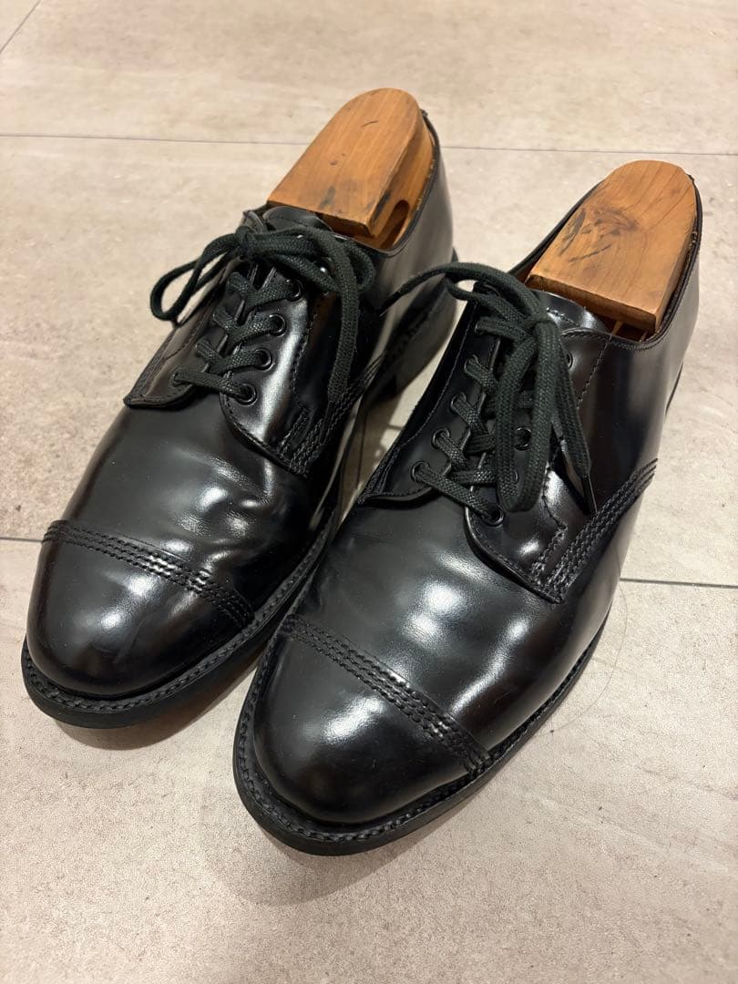 SANDERS ポリッシュドレザー キャップトゥシューズ