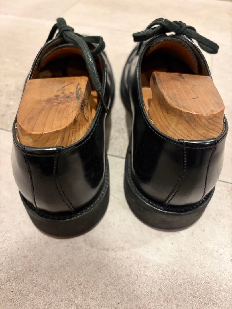 SANDERS ポリッシュドレザー キャップトゥシューズ