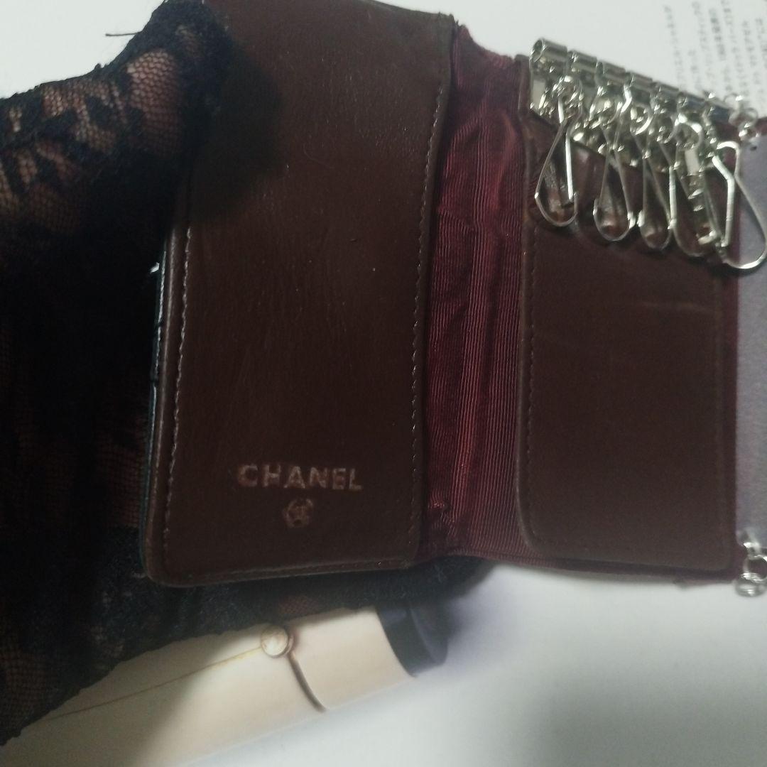 シャネルマトラッセ　キーケース斜めがけ