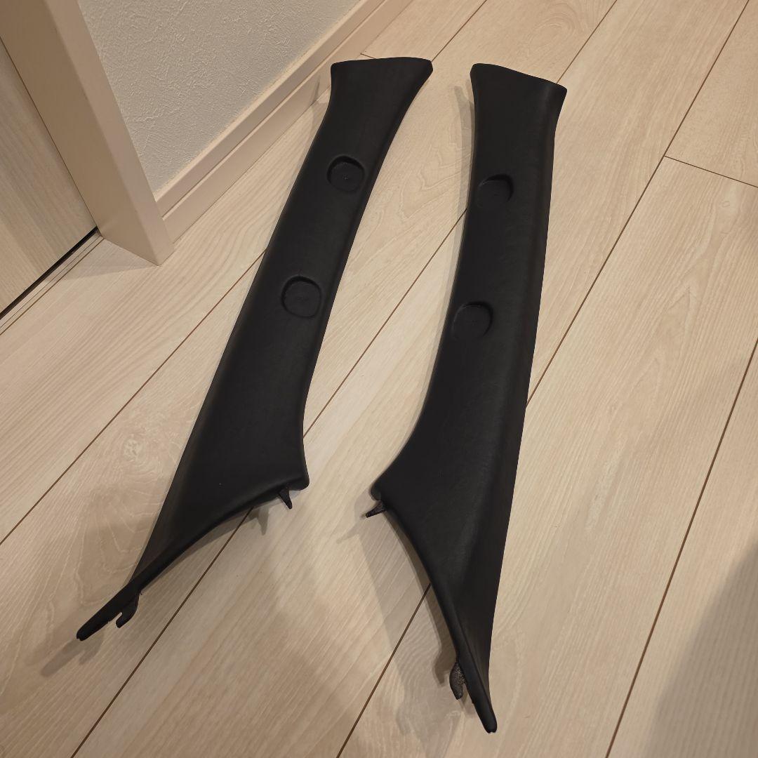 パピコ様　　　200系　ハイエース Aピラー　ブラックレザー調