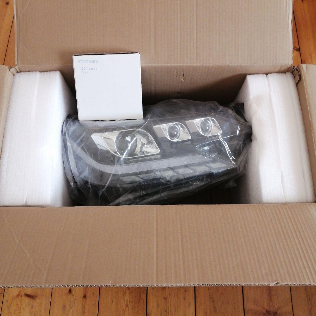 マークX GRX130 3眼ヘッドライト 右　訳あり品