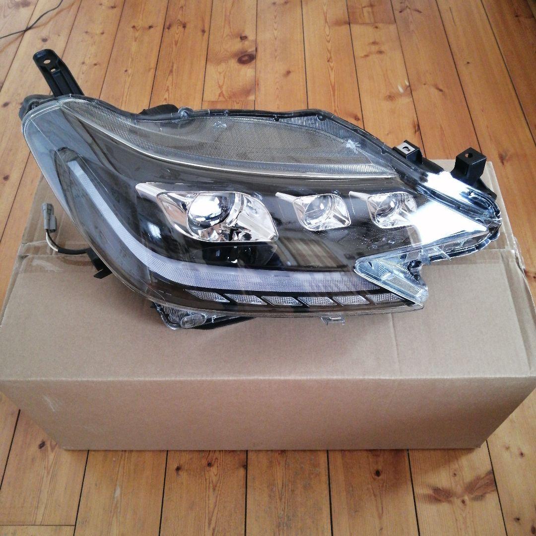 マークX GRX130 3眼ヘッドライト 右　訳あり品