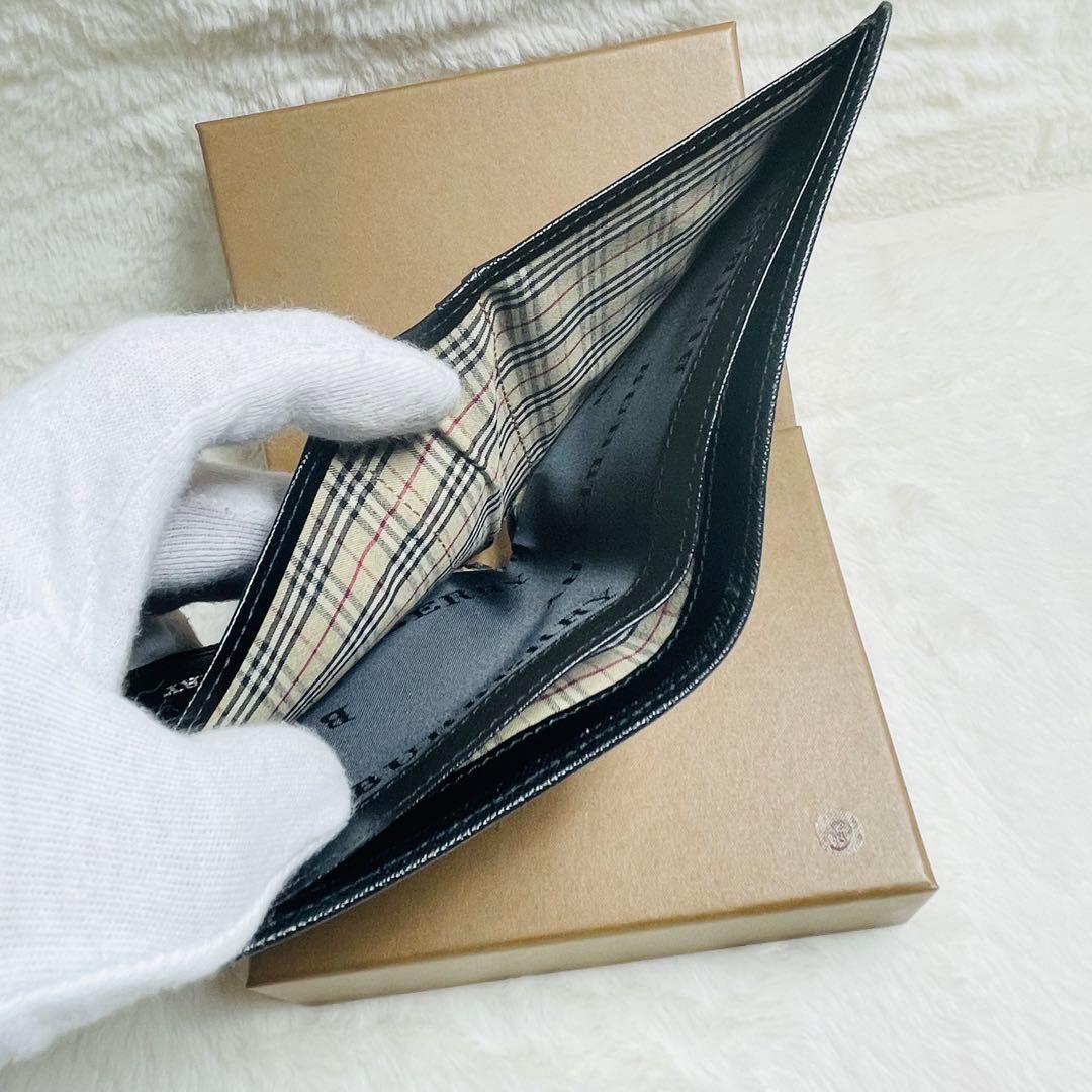 未使用級　正規品　希少　BURBERRY バーバリー二つおり折り財布　レザー