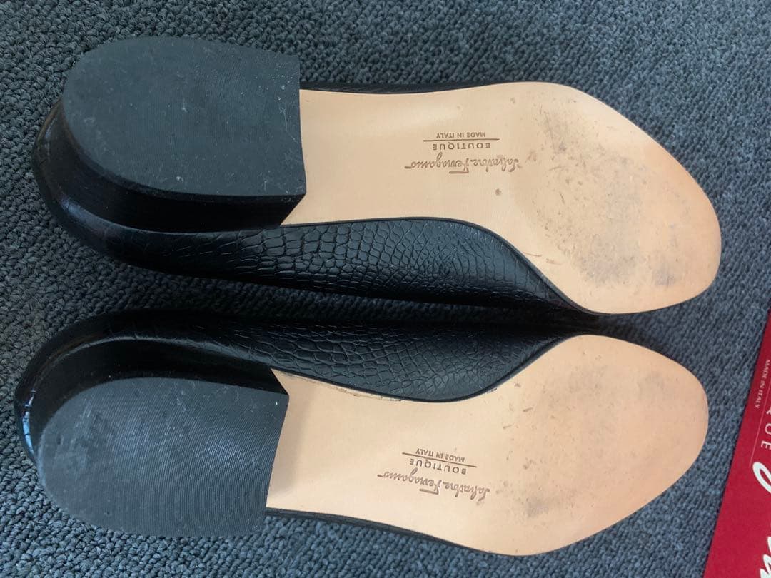 【超美品】Salvatore Ferragamo VARAパンプス ブラック