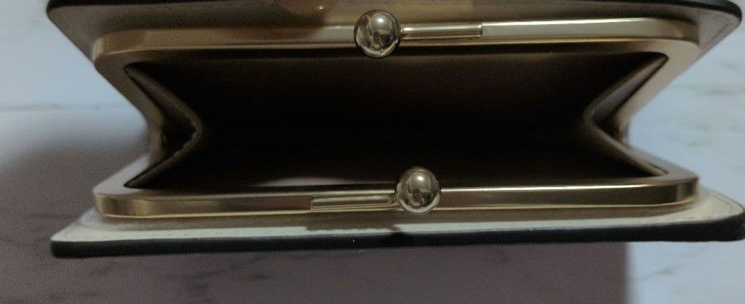 COACH キスロック ミディアム ウォレット　フローラル プリント