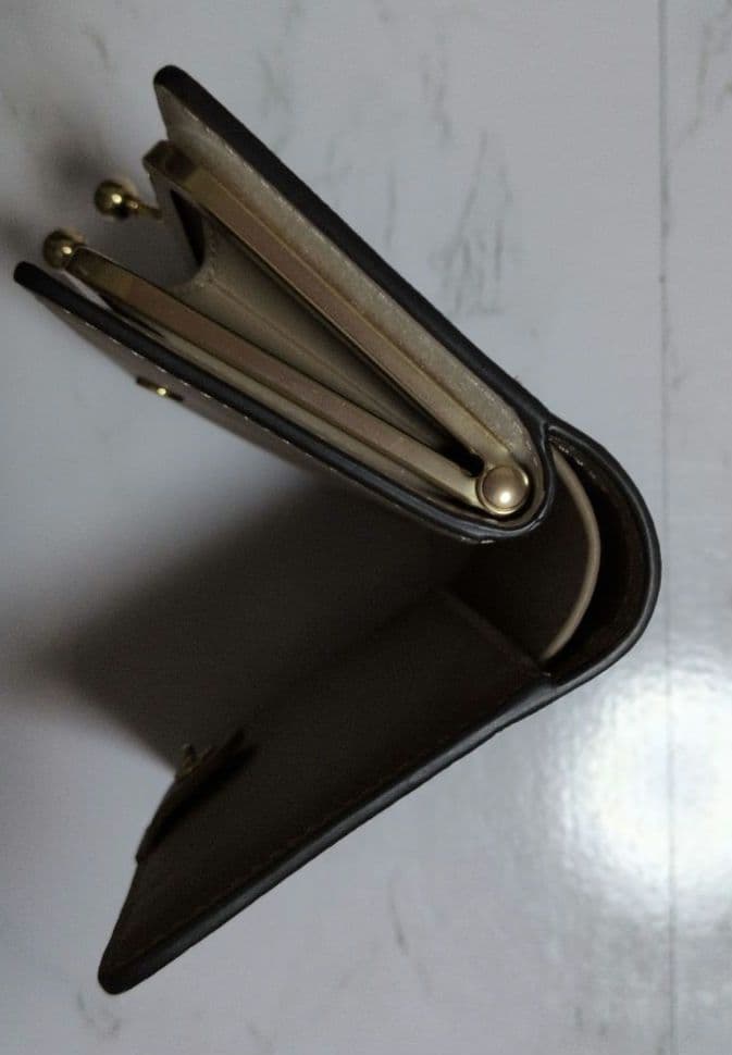 COACH キスロック ミディアム ウォレット　フローラル プリント