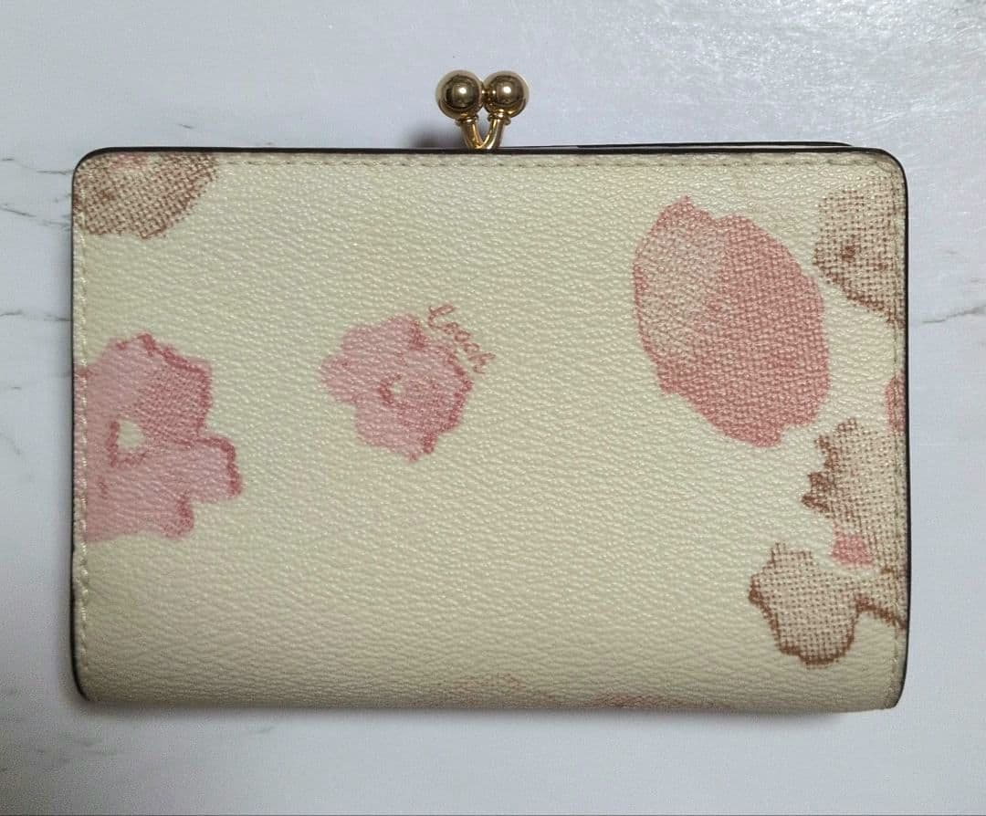 COACH キスロック ミディアム ウォレット　フローラル プリント