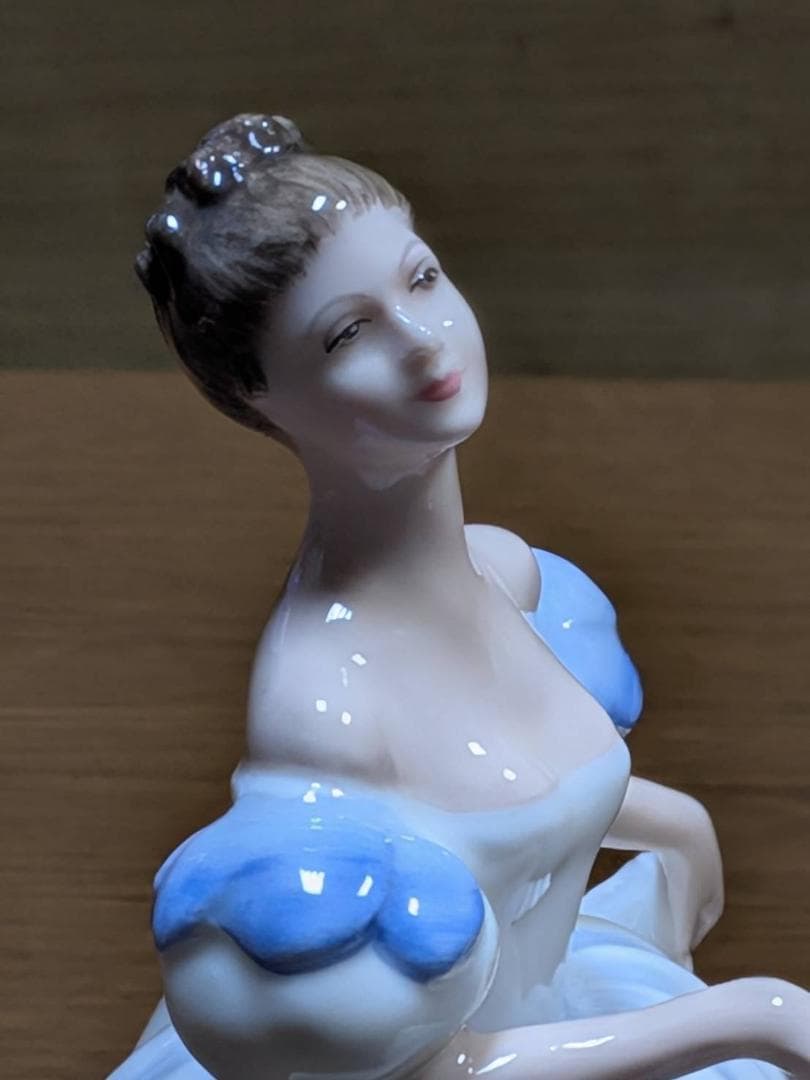 i2 ロイヤルドルトン ベアトリス 陶器人形