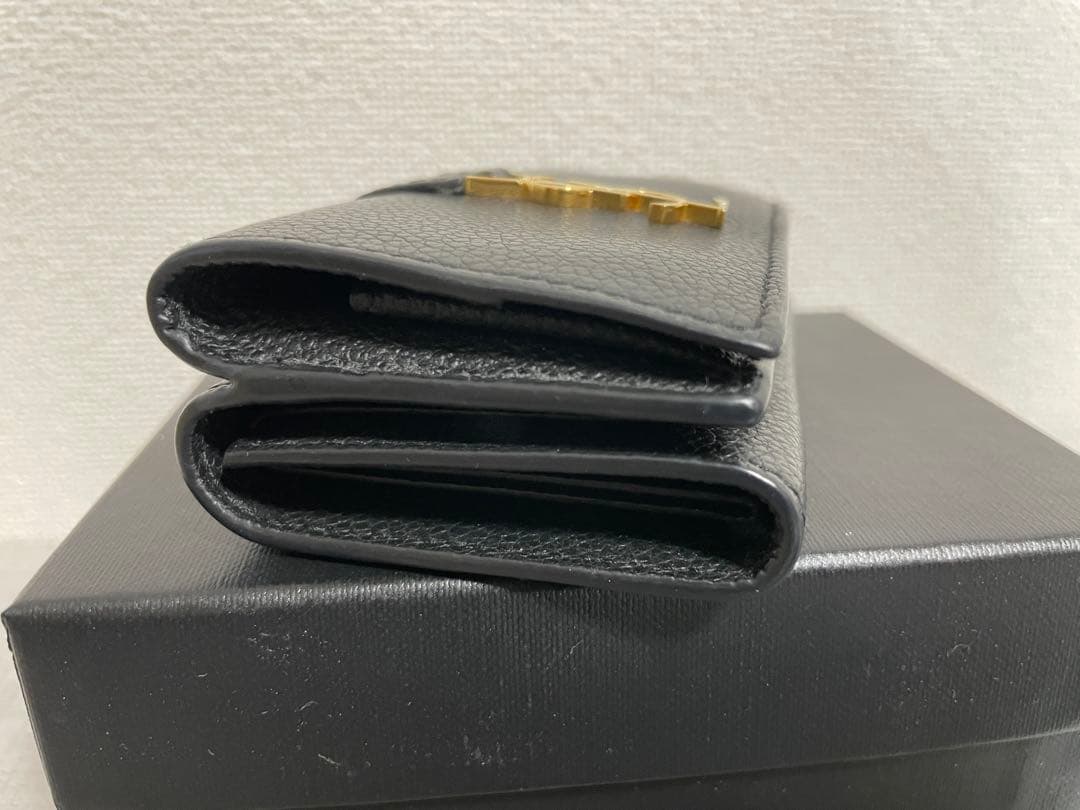サンローラン　財布　黒　レザー　Saint Laurent ブラック三つ折り財布