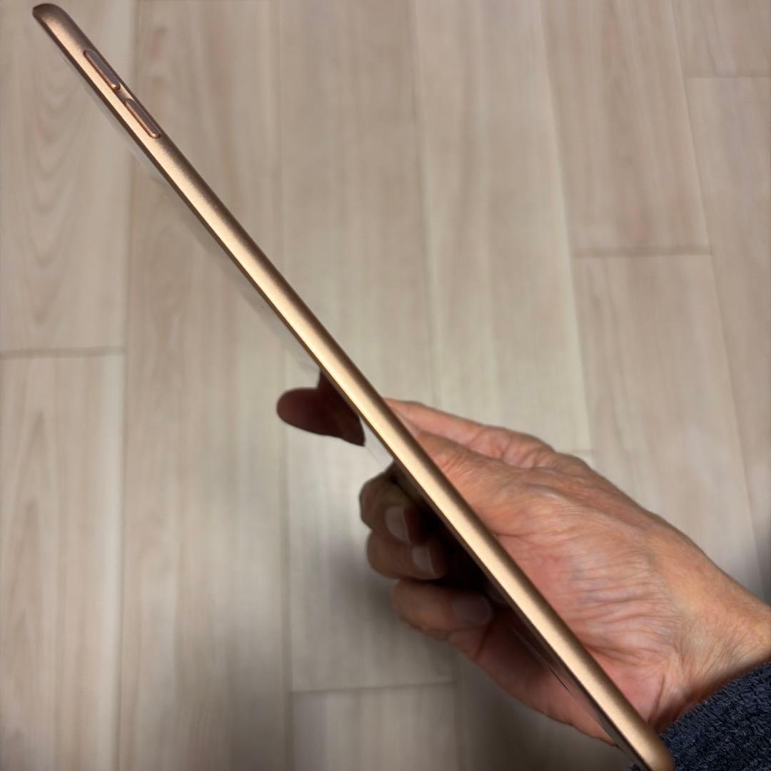 ト*シ Apple iPad ゴールド 本体