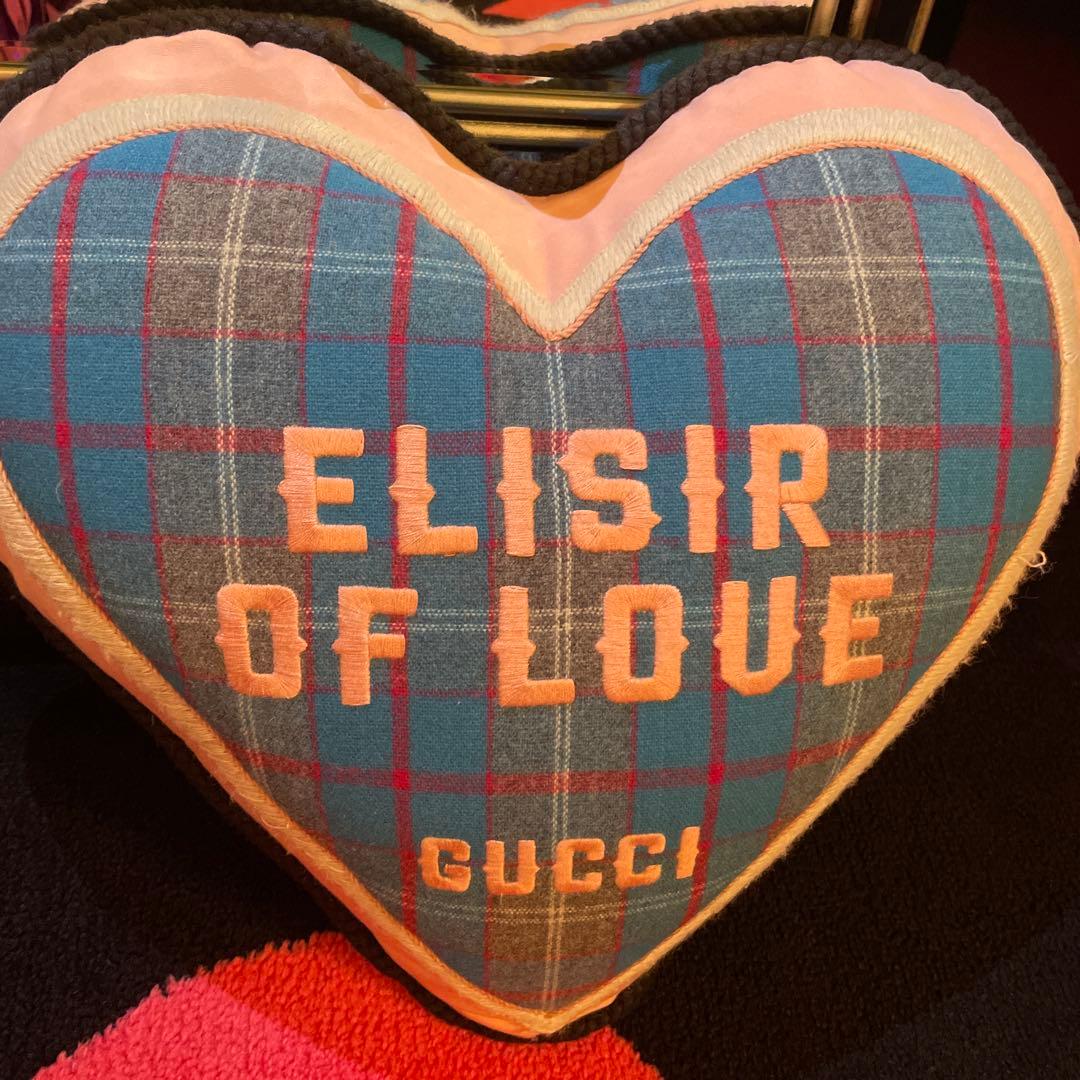 GUCCI ELISIR OF LOVE ハート型クッション