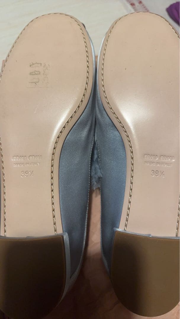 miumiu 羽根付きシューズ