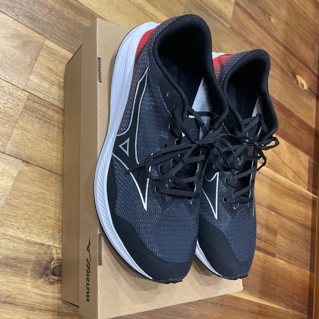 Mizuno ランニングシューズ黒/赤　27.0センチ