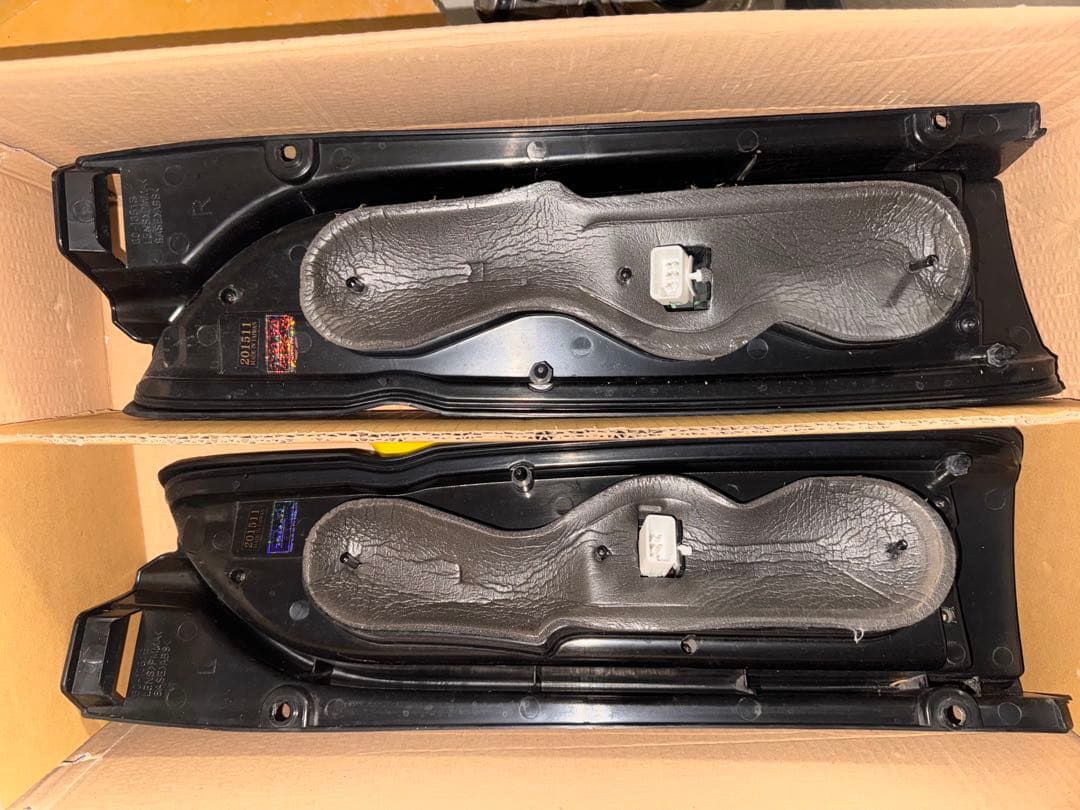 ヴァレンティ ジュエルLEDテールランプ　200系ハイエース用　インナーブラック