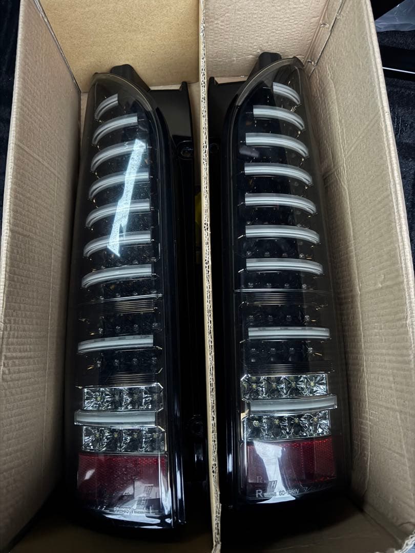 ヴァレンティ ジュエルLEDテールランプ　200系ハイエース用　インナーブラック