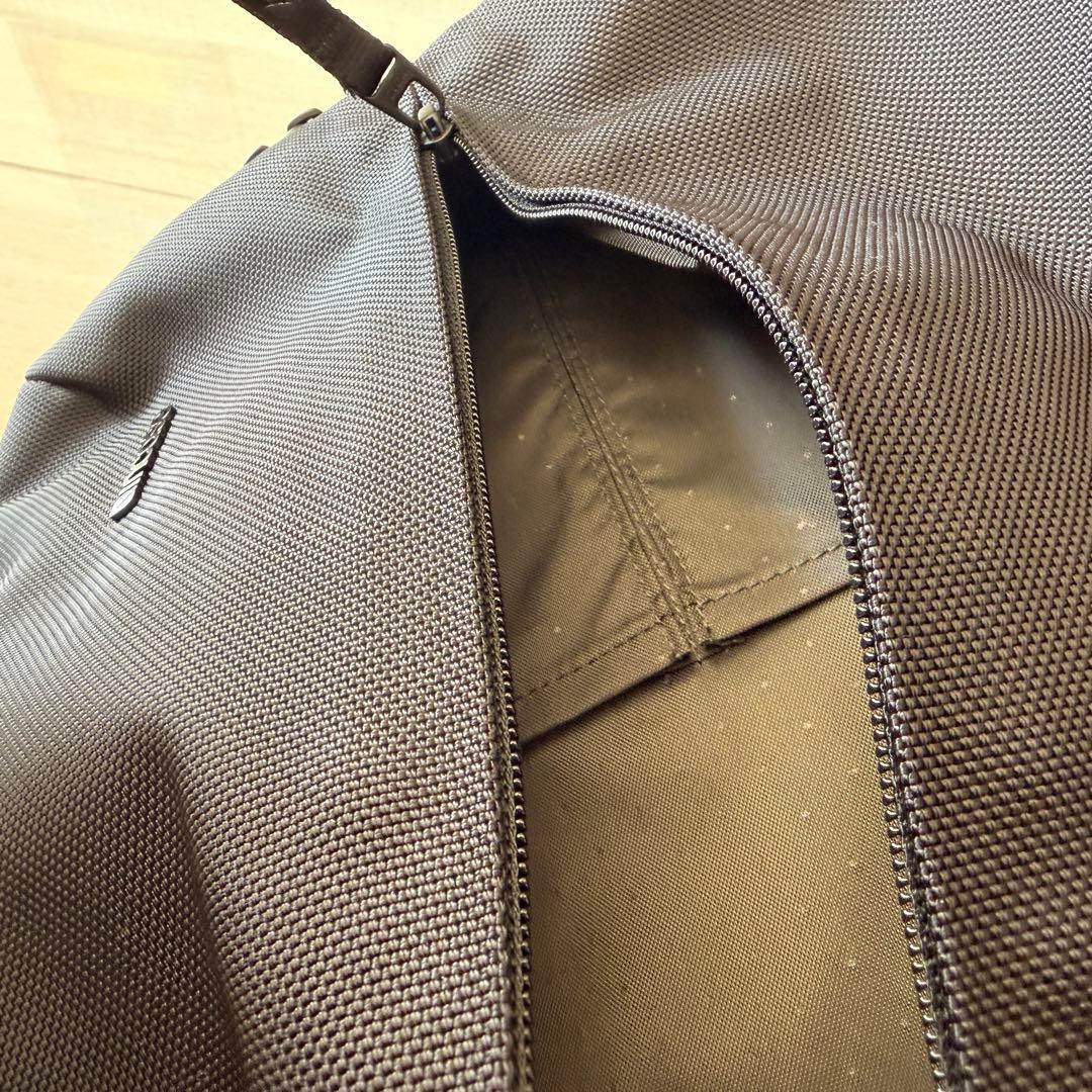 Incase Tracks Two-way Brief中古美品