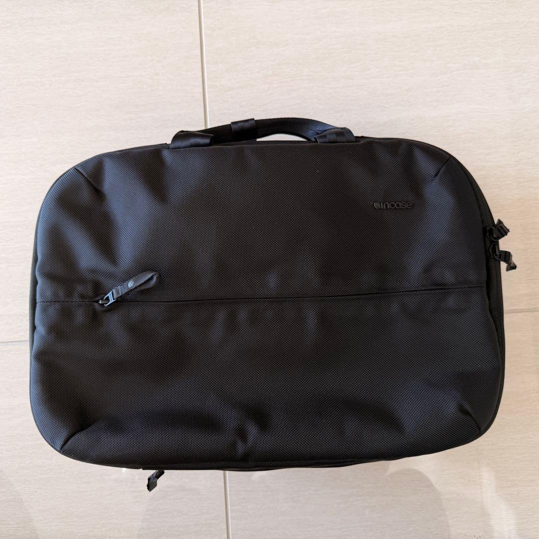 Incase Tracks Two-way Brief中古美品