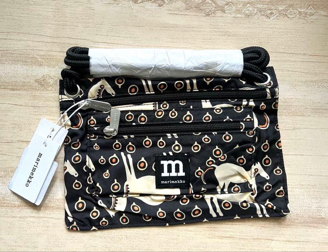 ◆新品未使用◆マリメッコ　marimekko トラベルポーチ　サコッシュ　馬