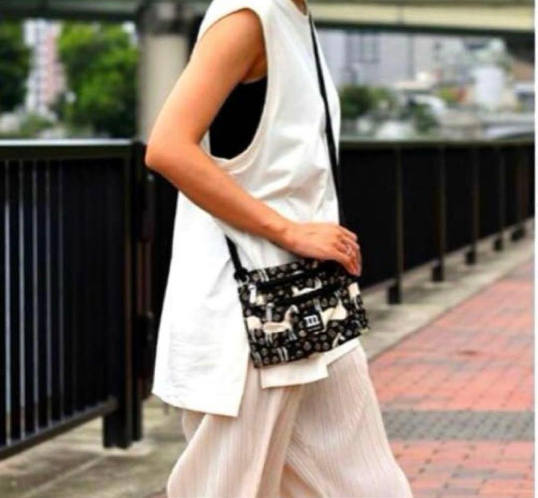 ◆新品未使用◆マリメッコ　marimekko トラベルポーチ　サコッシュ　馬