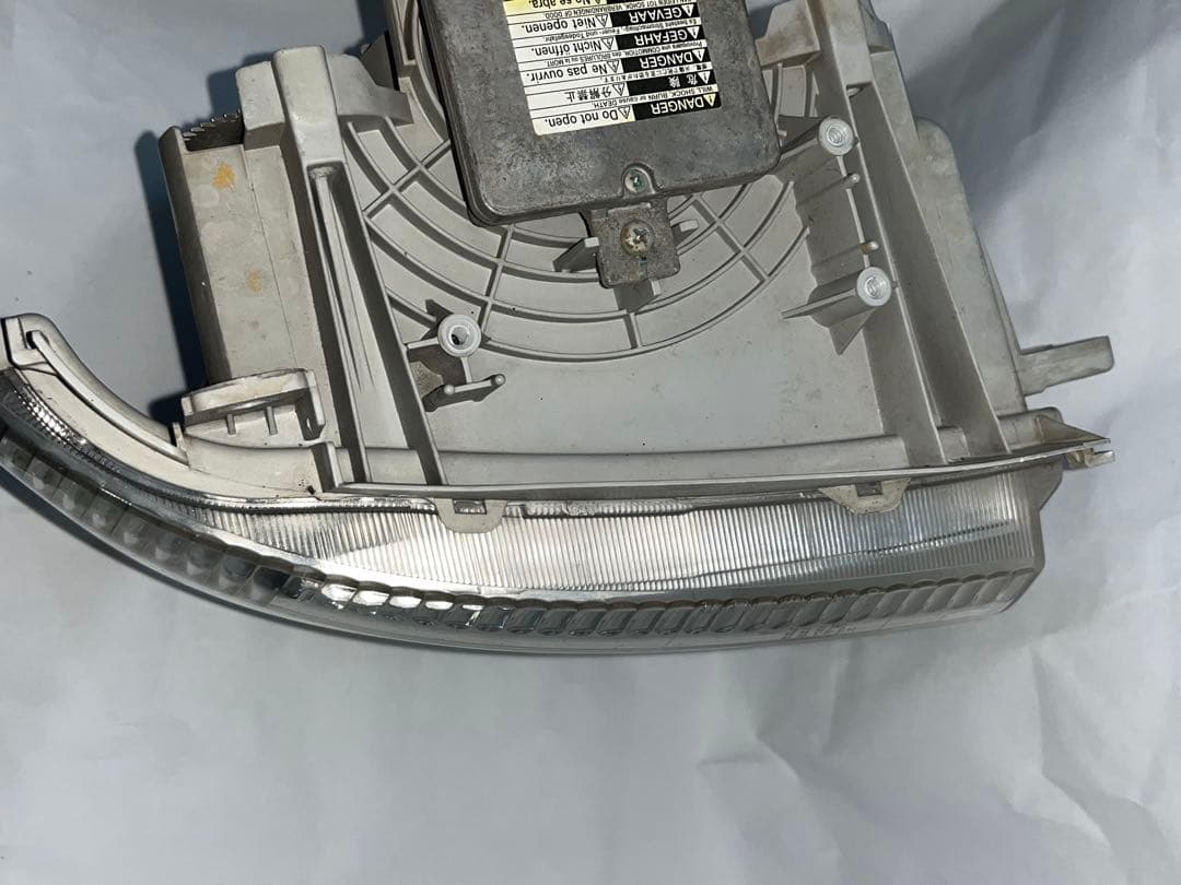 V*P様 中古 いすゞ純正 左 ヘッドライト KOITO 110-21872 2