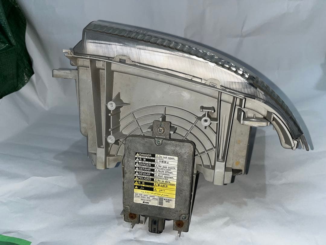 V*P様 中古 いすゞ純正 左 ヘッドライト KOITO 110-21872 2