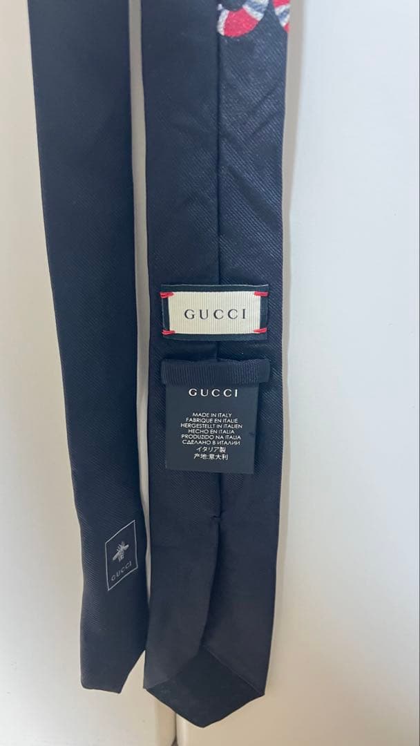 GUCCI ブラック ネクタイ スネークモチーフ