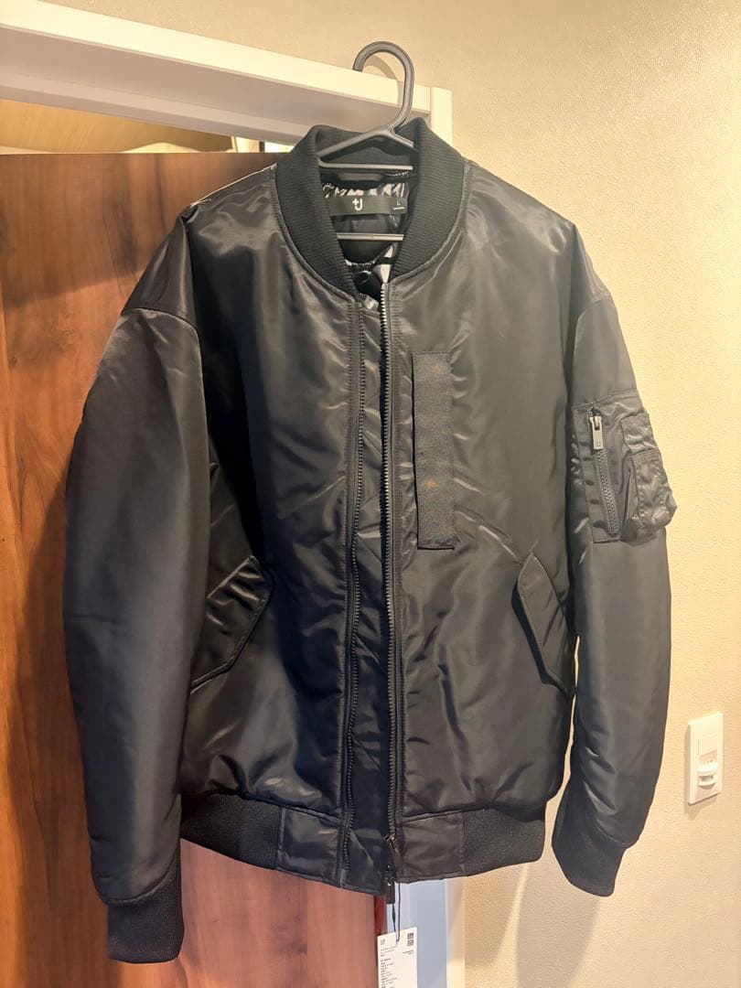 ユニクロ　+J復刻ハイブリッドダウンオーバーサイズMA1　Lサイズ ブラック